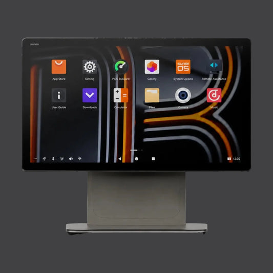 D3 PRO - Touchsystem, 15.6" Widescreen Display, Android 13 – Produktansicht auf einheitlichem Anthrazit-Hintergrund